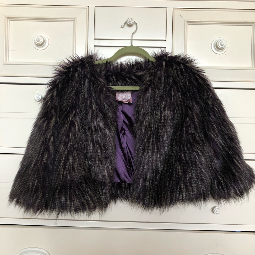 Romeo & Juliet Couture cropped coat size medium
